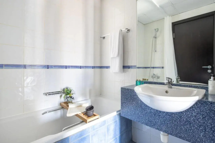 Frank Porter - Marina Residence Tower B