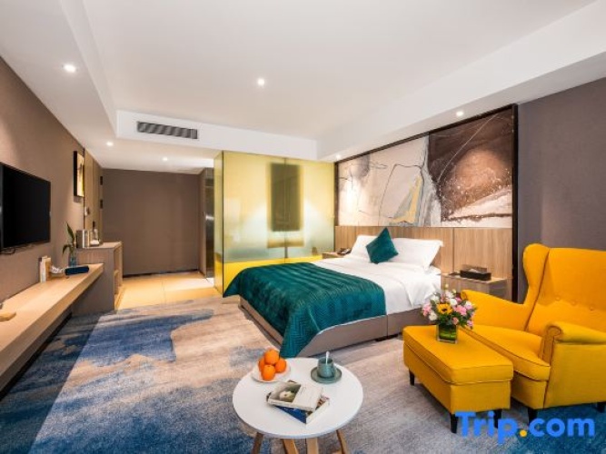 Standard Double room with city view