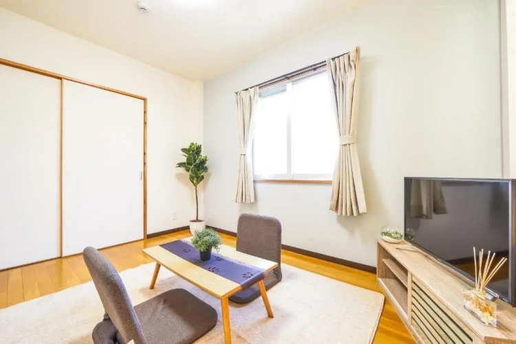 2 Bedrooms Apartment