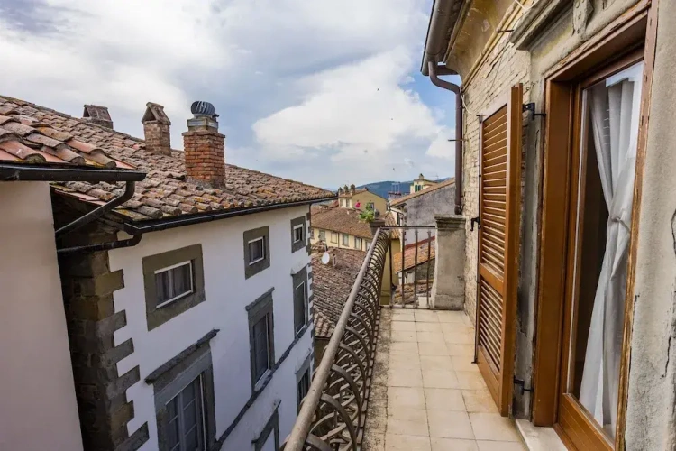 4 Bedrooms Apartment