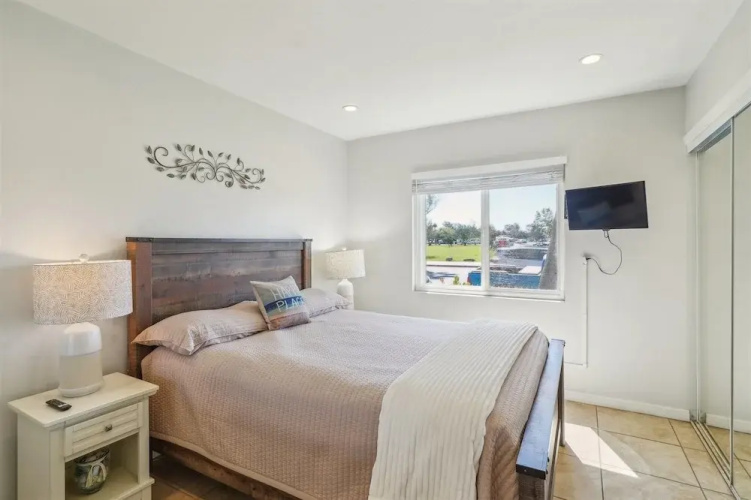 Beautiful 2 Bed Beach Condo #104 2 Bedroom Condo by RedAwning