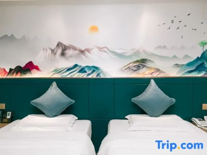 Standard Twin room with city view
