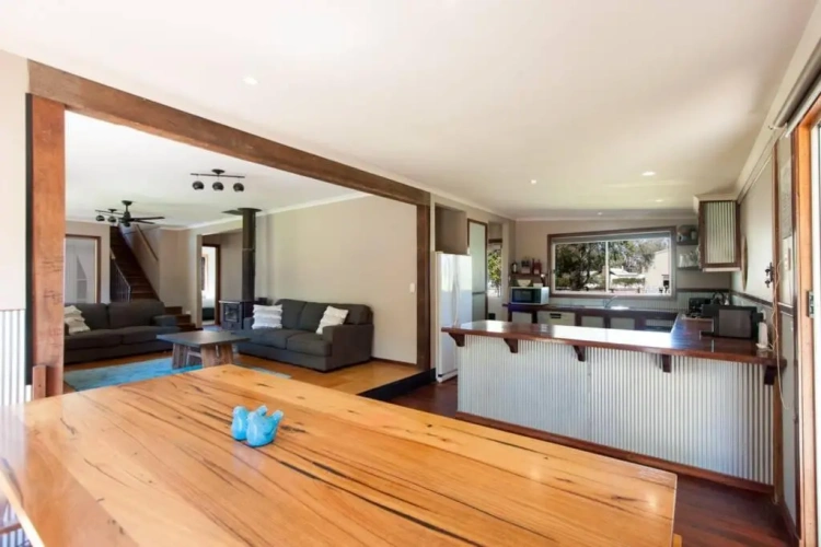 4 Bedrooms Cottage