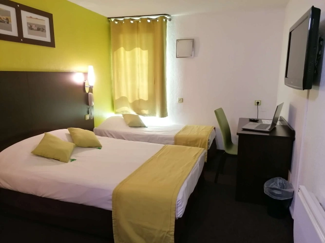 Standard Triple room