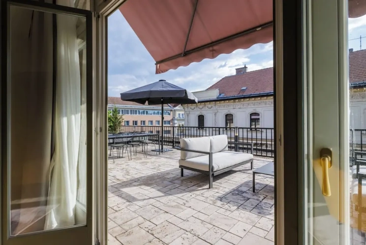 Deluxe Suite