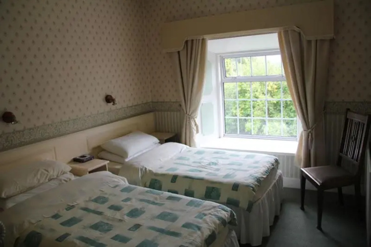 Deebert House Hotel