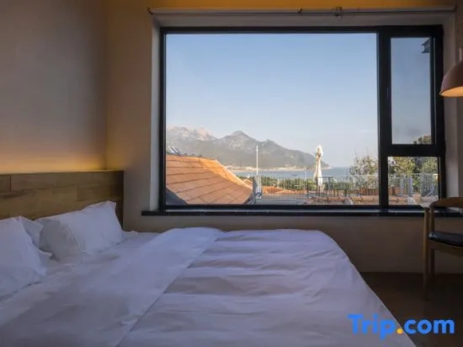 4 Bedrooms Apartment with sea view