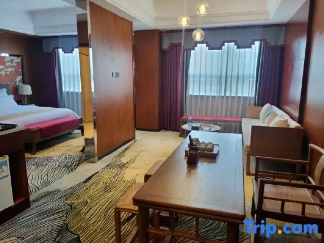 Deluxe Suite