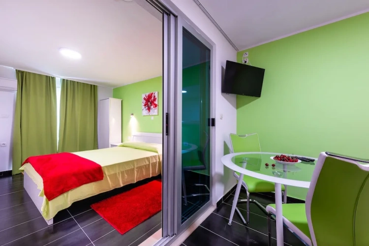 1 Bedroom Apartment with sea view