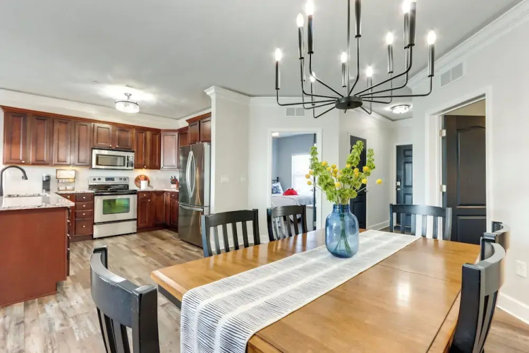 Lakefront Condo w/ Pool Access in Osage Beach!