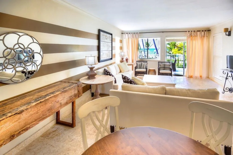 Beachfront Glamorous Apartment With Ocean Views
