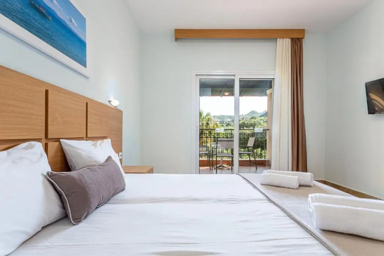 Aloni Hotel