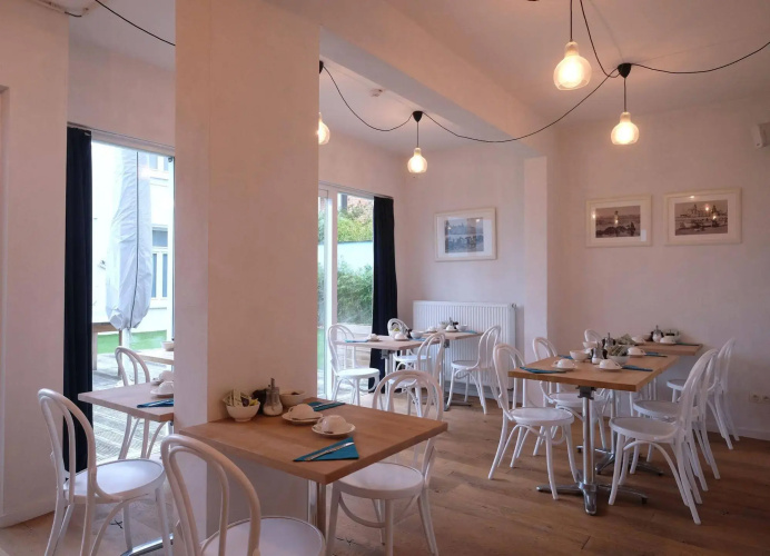 Avenue Beach Hotel