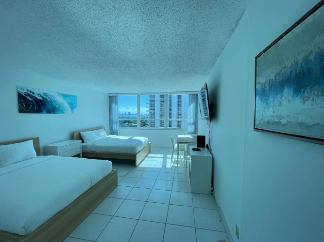 Quadruple Studio with bay view