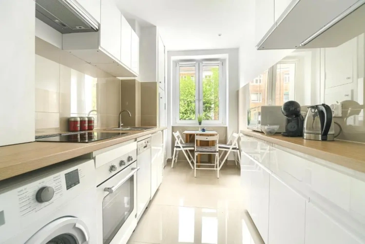 3 Bedrooms Apartment