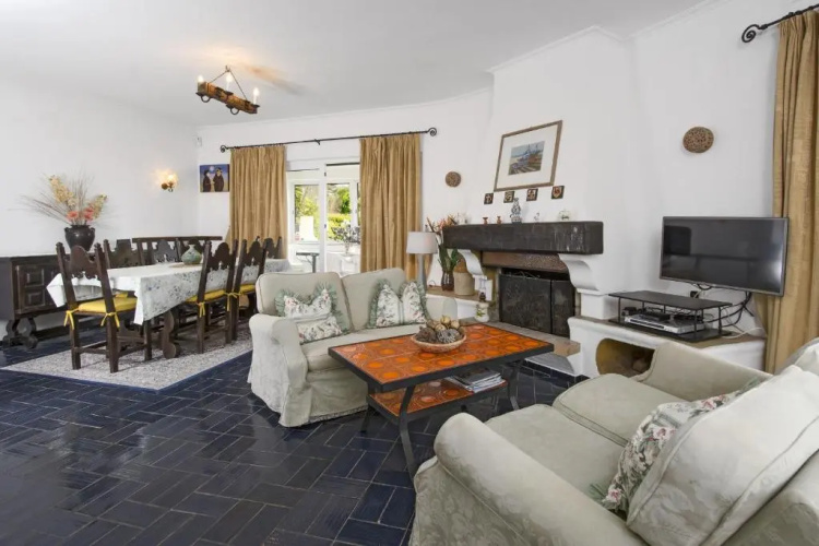 607 Villa Lorena