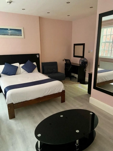 Standard Triple room