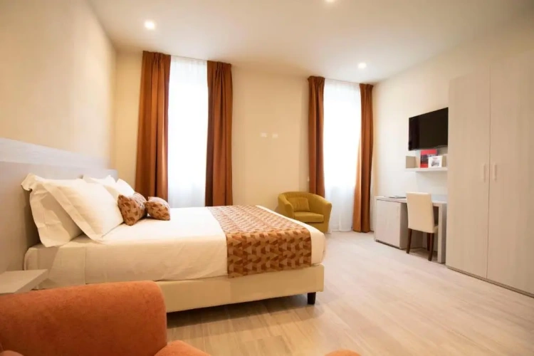 Standard Triple room