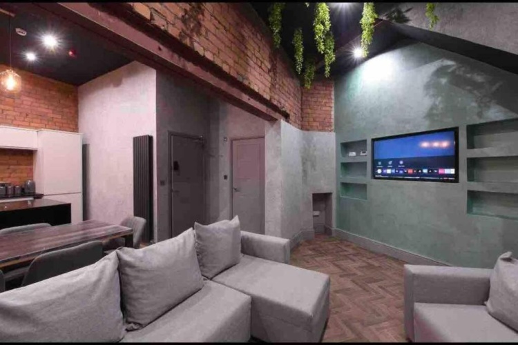 3 Bedrooms Apartment