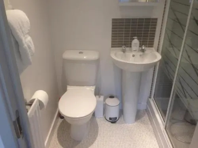 The Beeches 2 - Serviced Duplex Apartment