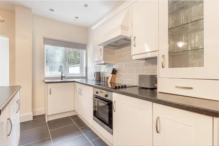 4 Bedrooms Cottage