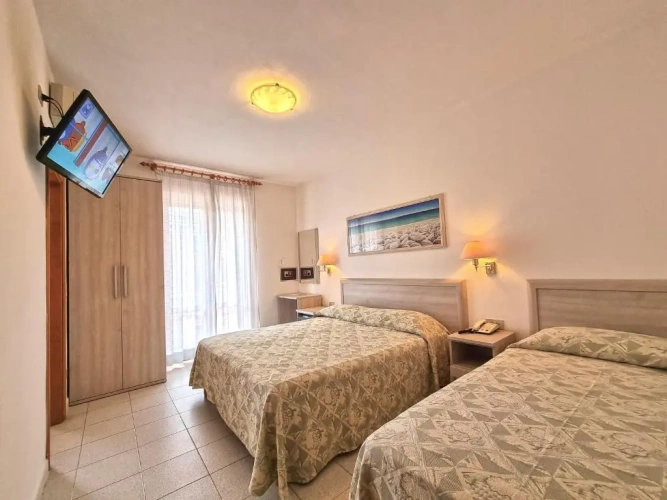 Standard Triple room