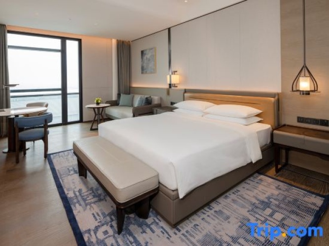 Double room with Airport view