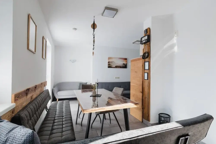 3 Bedrooms Comfort Apartment with balcony and with mountain view