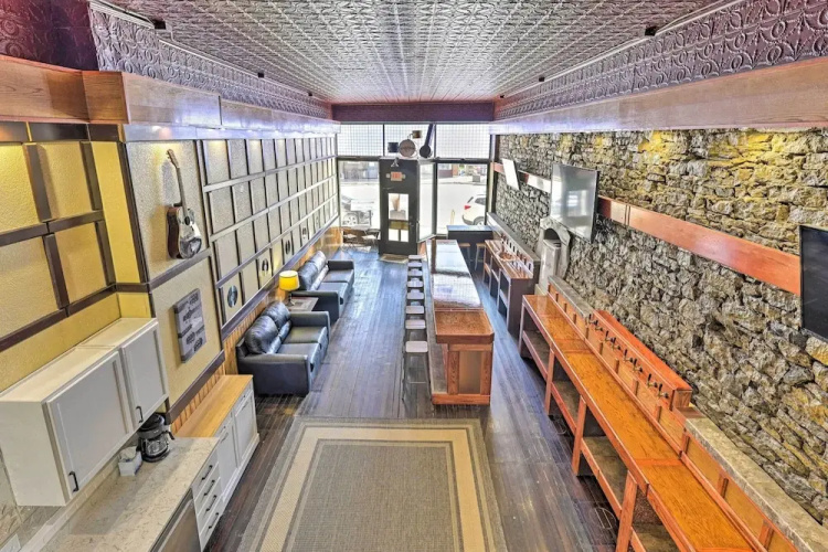 Walk to River: Unique Studio in Renovated Bar!