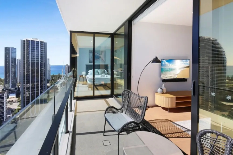 Elegant 2-bed Broadbeach Hotel With Ocean View
