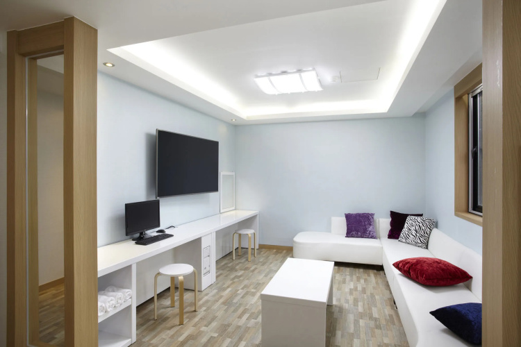 Cloud 9 Hotel