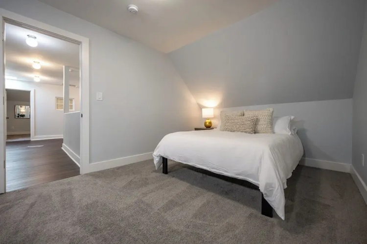 Spacious 5-Bedroom Blue Bungalow