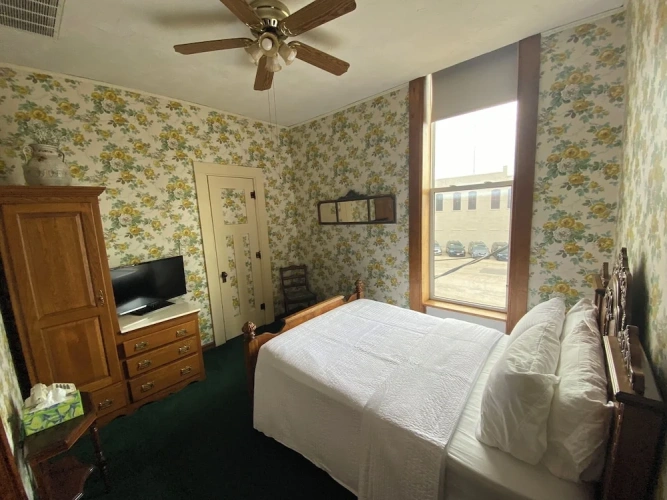 Standard Double room with city view
