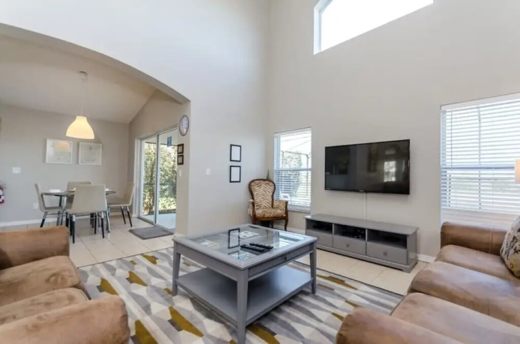 4 Bedroom Home with Pool Table