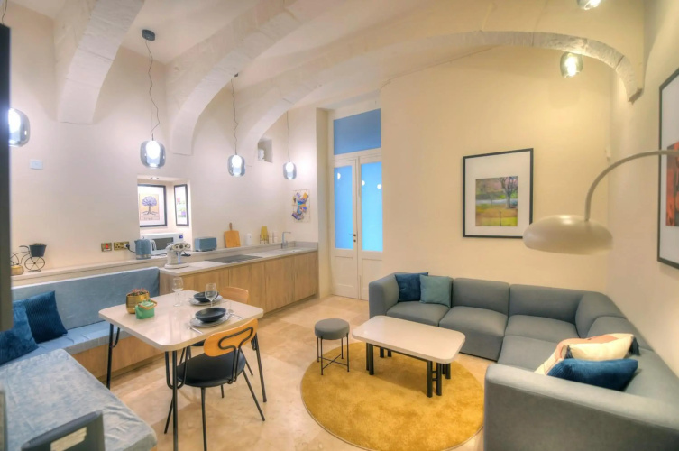 136 - Stylish & traditional 1 bedroom apartment
