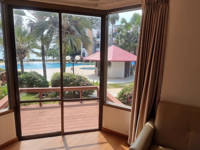 Classic Twin room with courtyard view