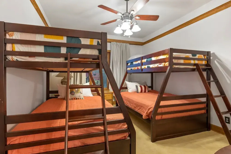Stunning Lake Views, Pools, Wildlife, Pet-friendly