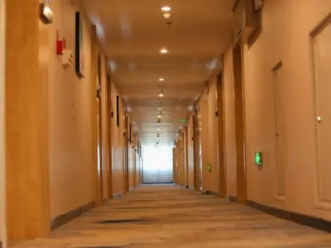 Qiyuehai Holiday Hotel