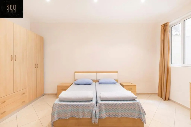 Beautiful, Seafront spacious APT in Sliema by 360 Estates