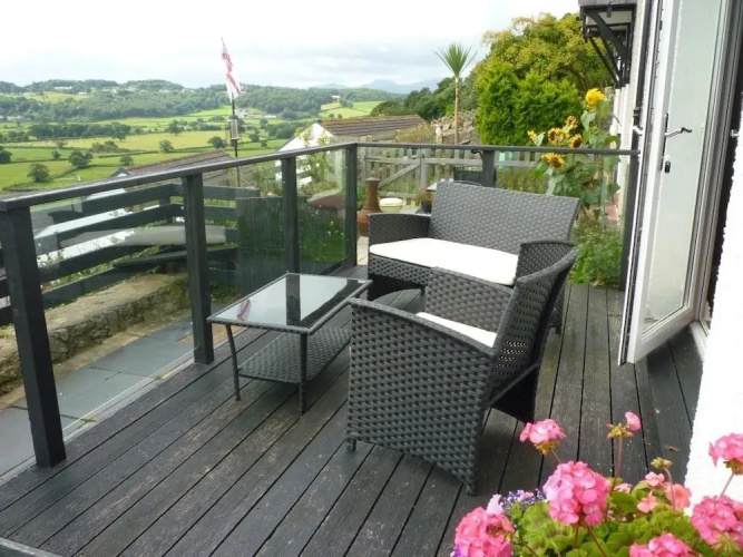 1 Saron Cottages