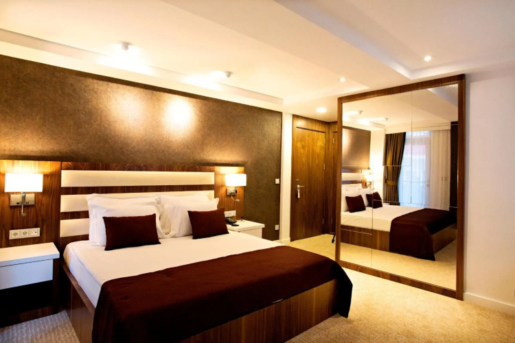 End Glory Hotel