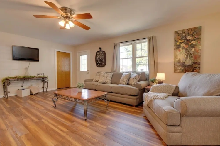 2 Bedrooms Cottage