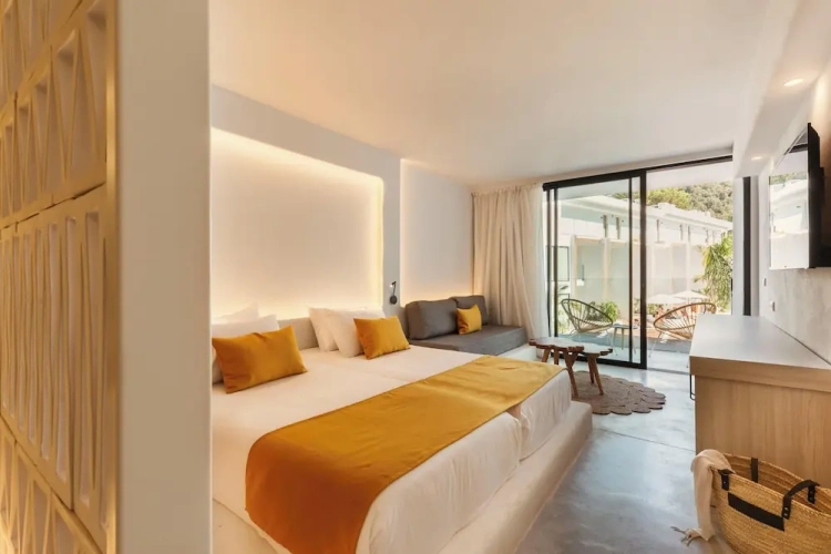 Deluxe Double room with pool view