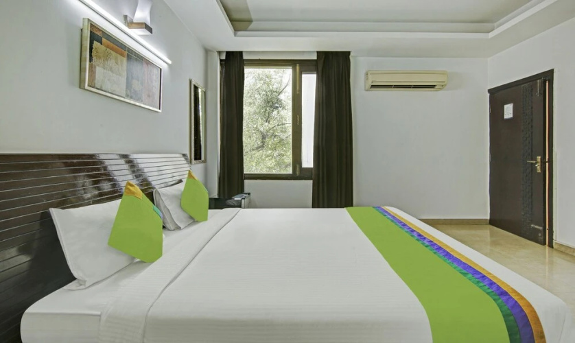 Blue Moon Residency Hotel & Restaurant