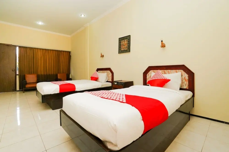 Standard Twin room with balcony