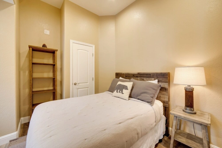 5 Bedrooms Cottage