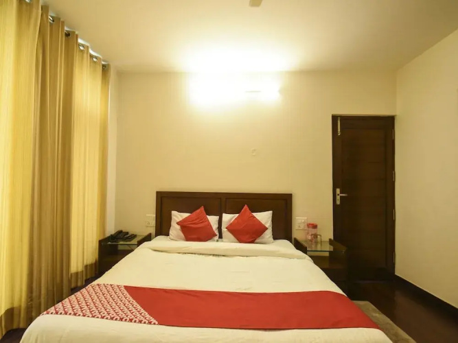 Town Pride Hut By OYO Rooms