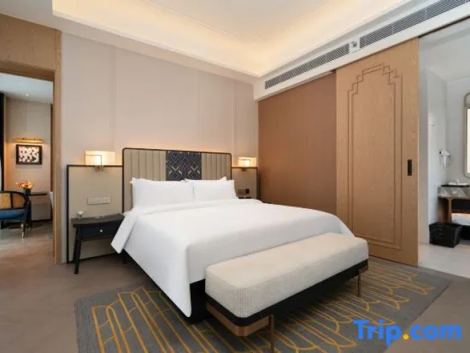 Standard Double Suite
