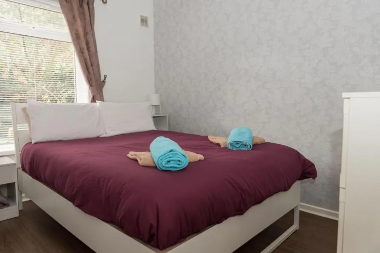 City Centre - Parking - Great Location - 4 Beds