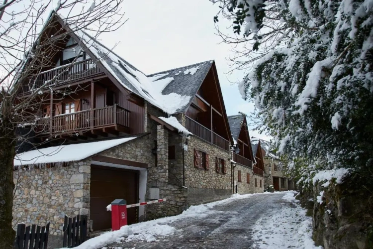 4 Bedrooms Cottage
